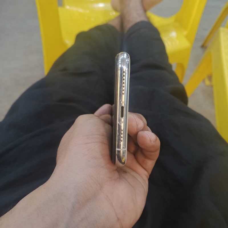 Apple iPhone 11 Pro Max 3
