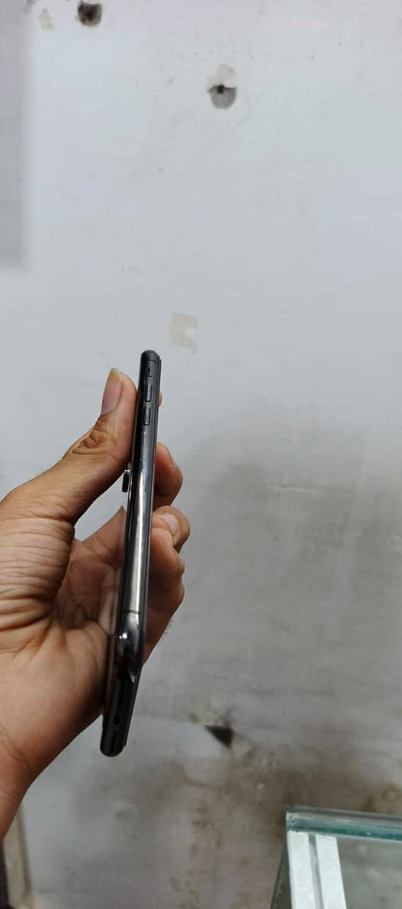Apple iPhone X 3