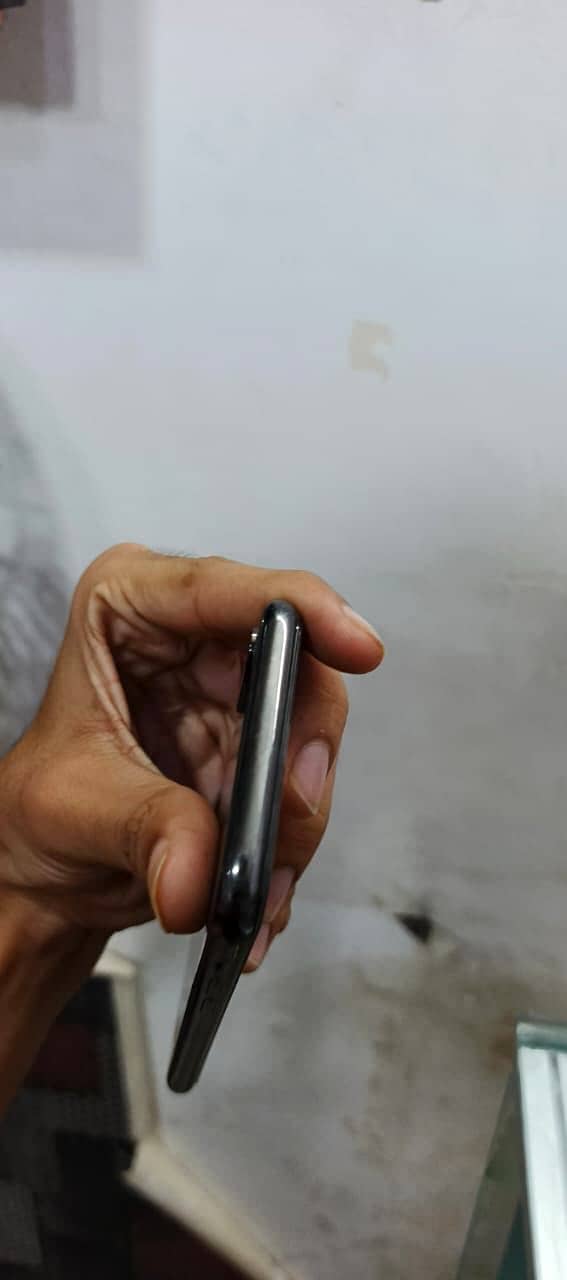Apple iPhone X 4