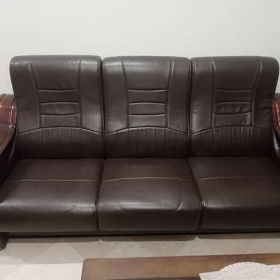 I am selling my new sofa 10/10 conditions