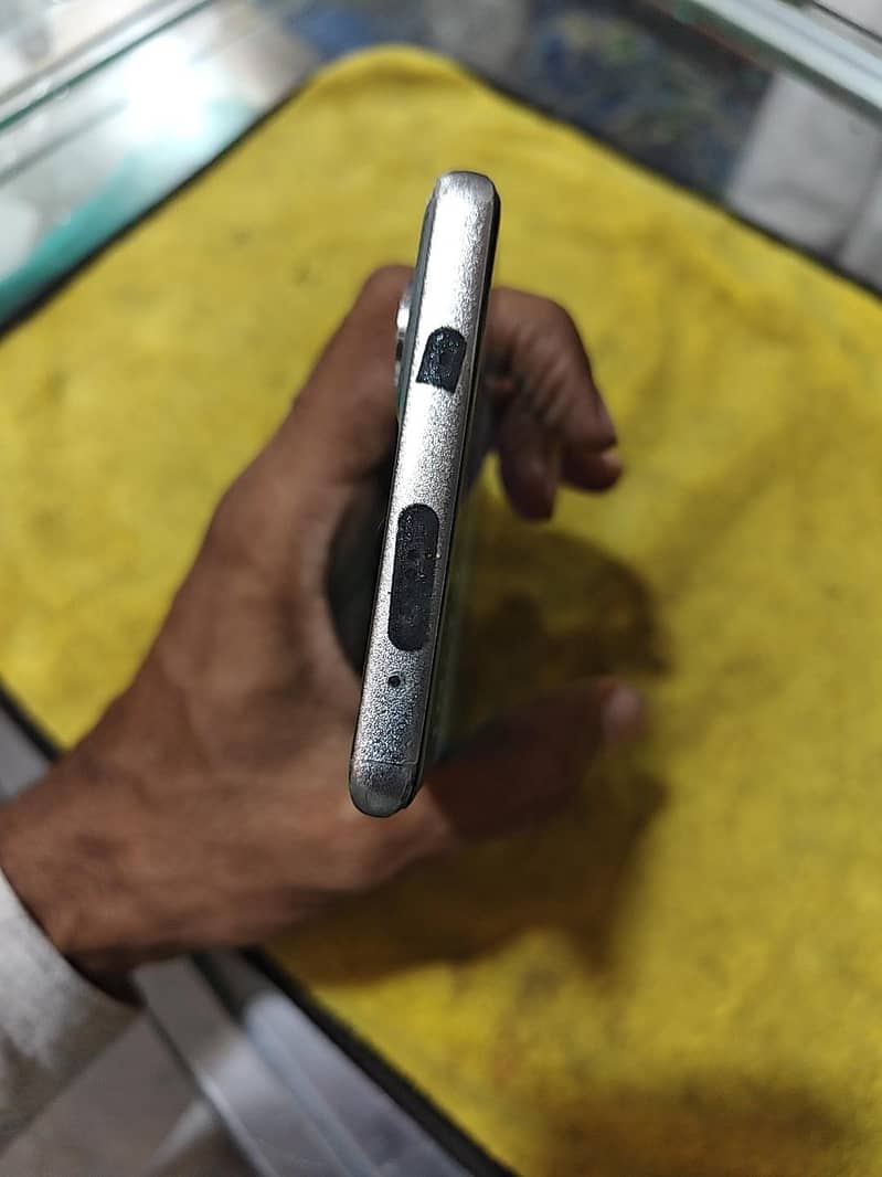 Tecno CAMON 40 Pro 4