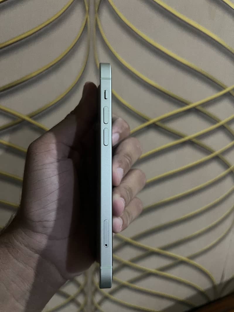 Apple iPhone 12 3