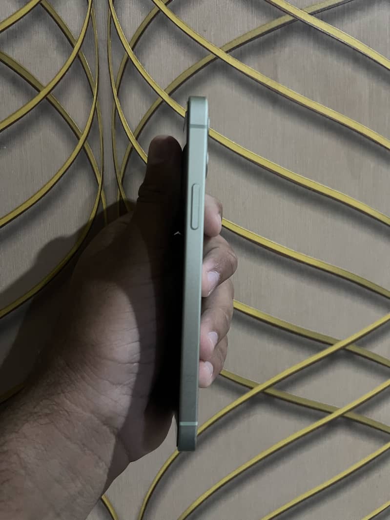 Apple iPhone 12 4