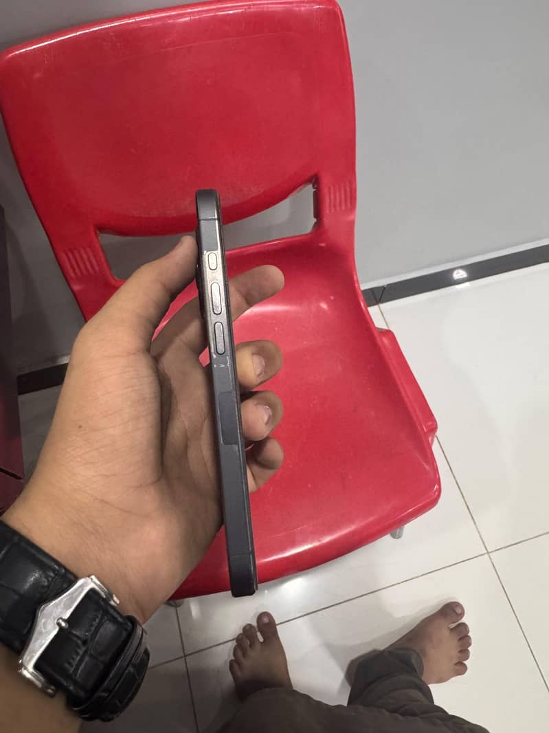 Apple iPhone 15 Pro 3