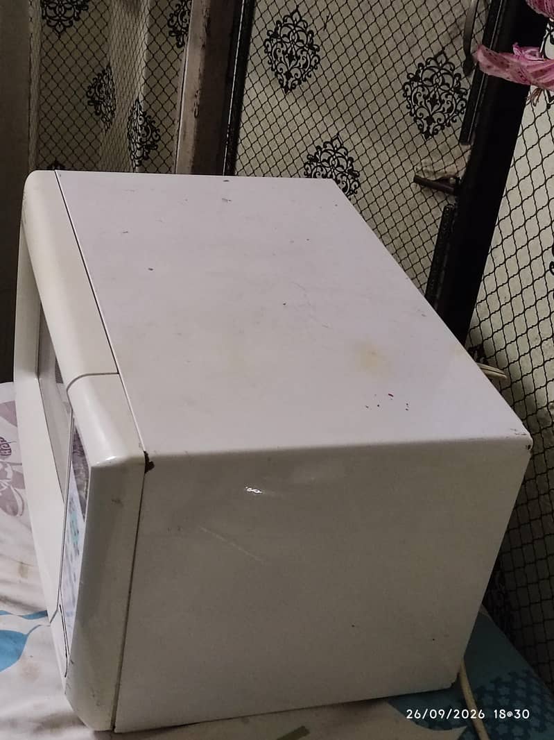 microwave oven 3
