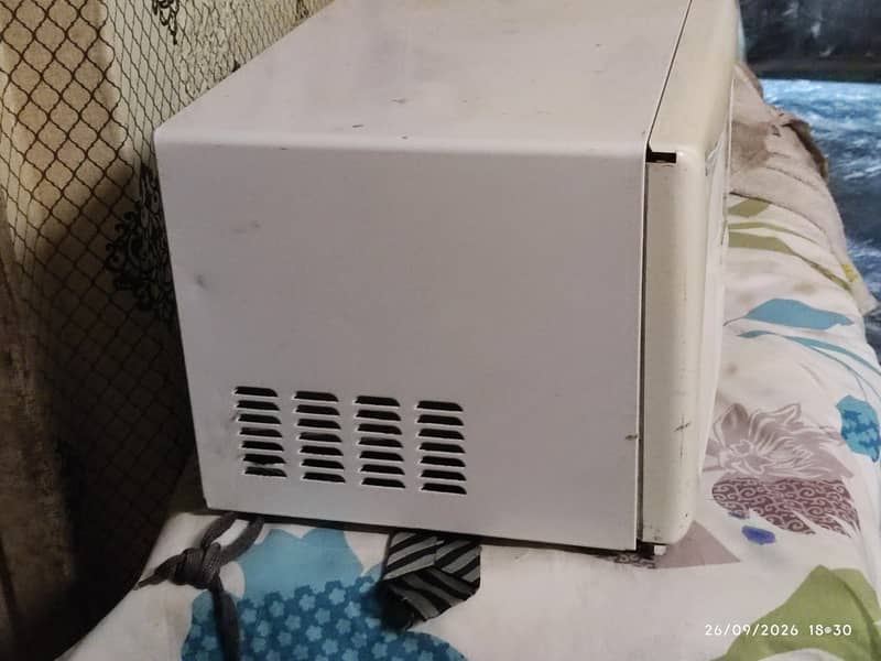 microwave oven 4