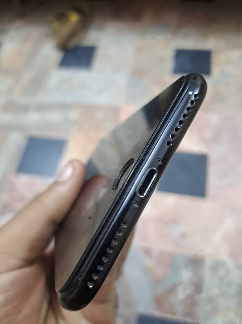 Apple iPhone 7 Plus 5
