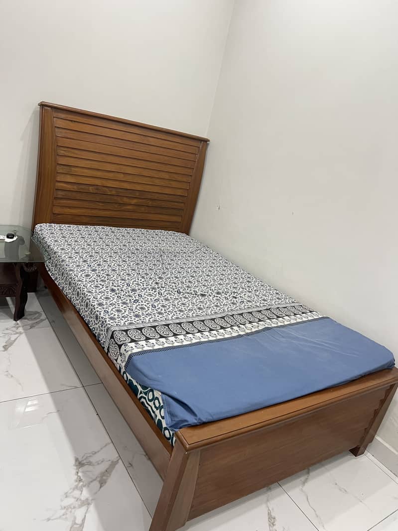 QUEEN SIZE BED 1