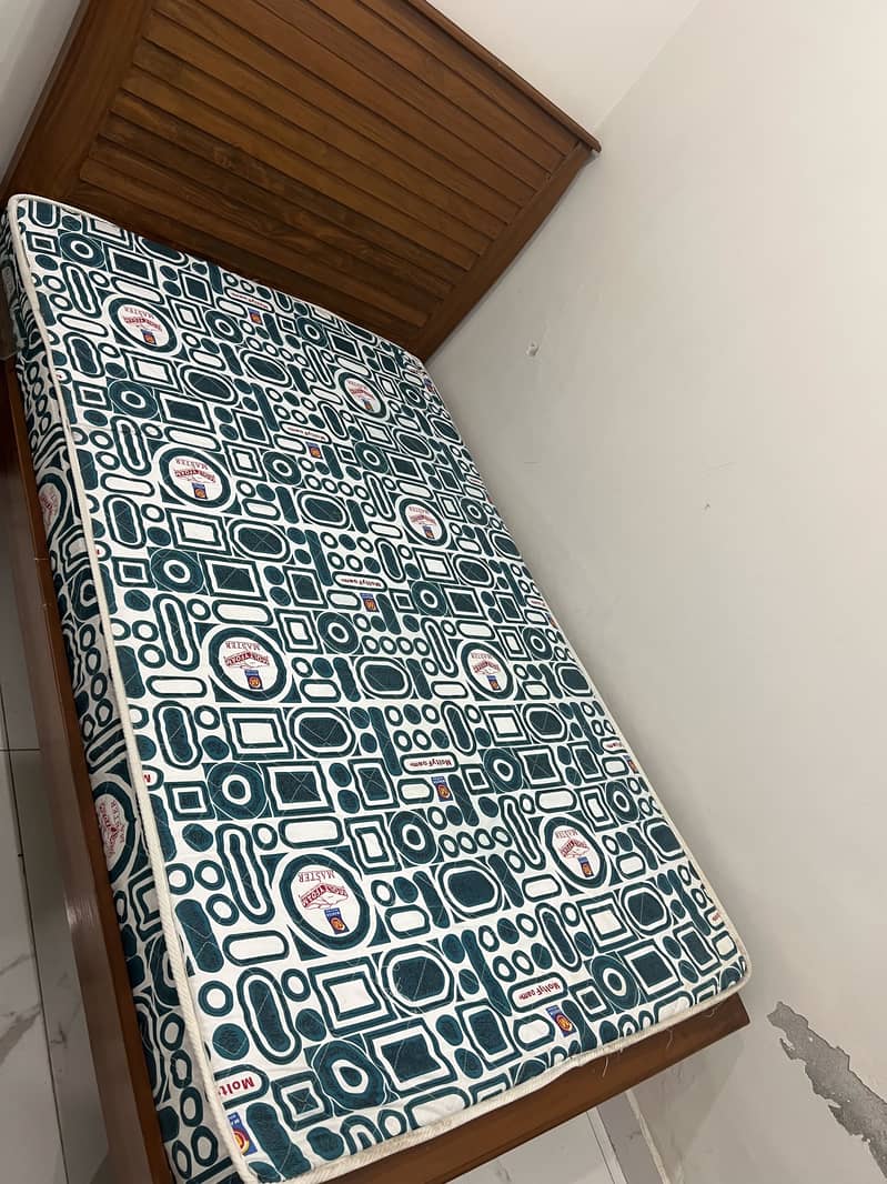 QUEEN SIZE BED 2