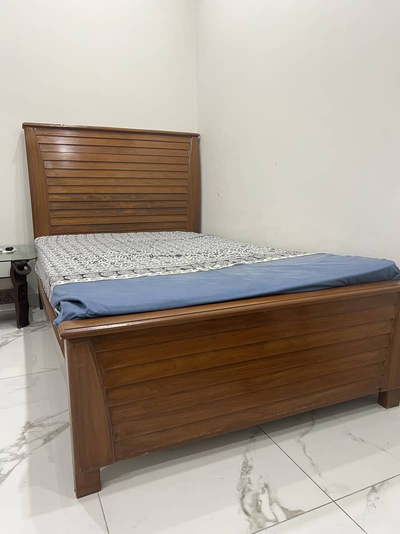 QUEEN SIZE BED 3