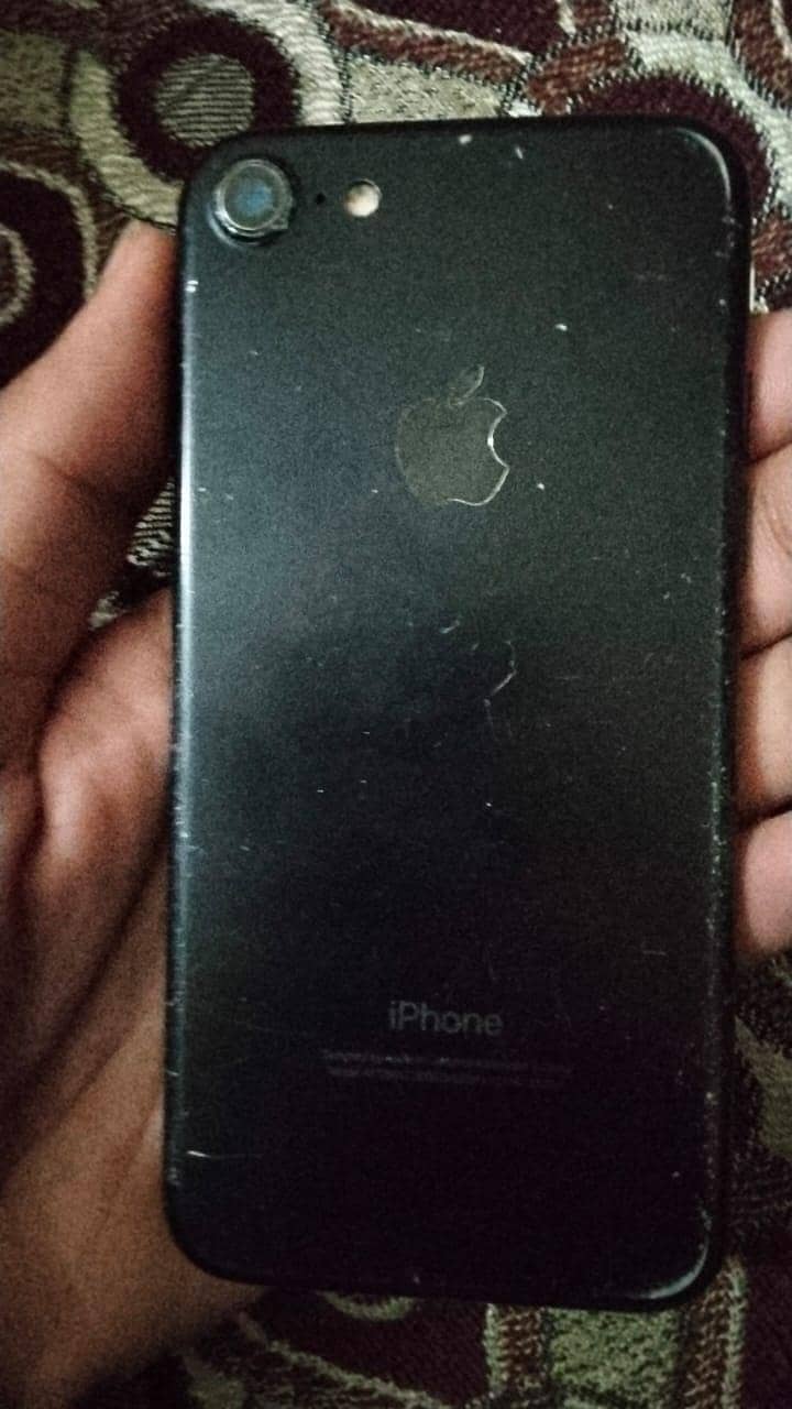 Apple iPhone 7 0