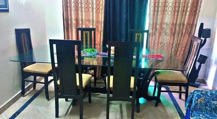 Elegant Dining Table Set 0