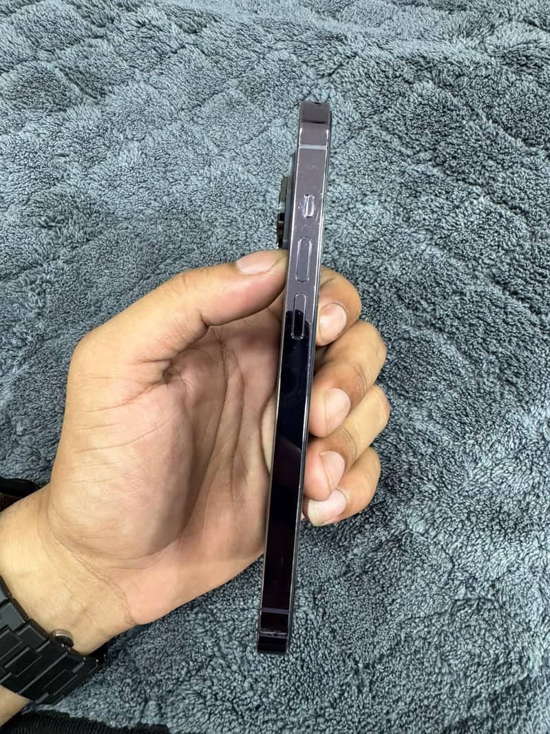 Apple iPhone 14 Pro 2