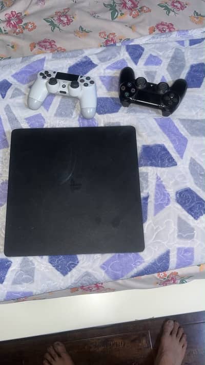 Ps4 slim 500gb with 2 controllers