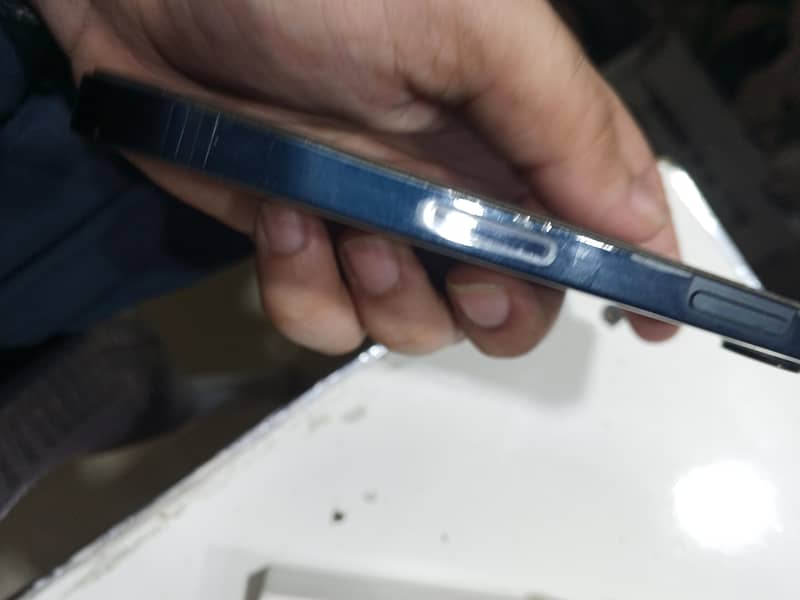 Apple iPhone 13 1