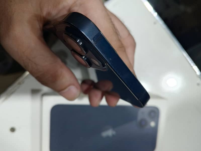 Apple iPhone 13 4