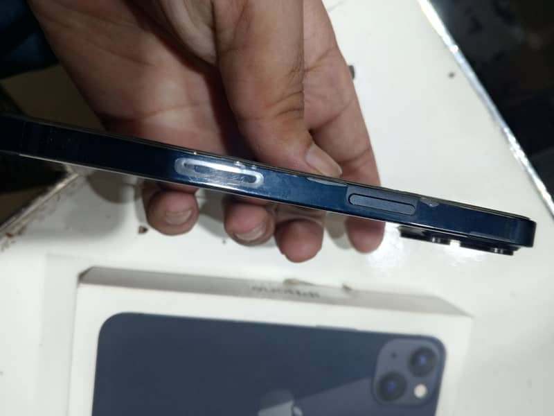 Apple iPhone 13 5