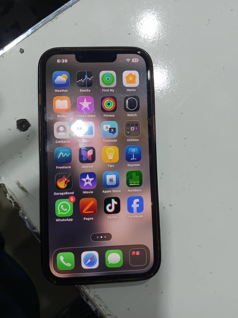 Apple iPhone 13 8
