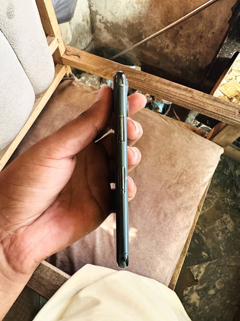 Apple iPhone 11 Pro 2