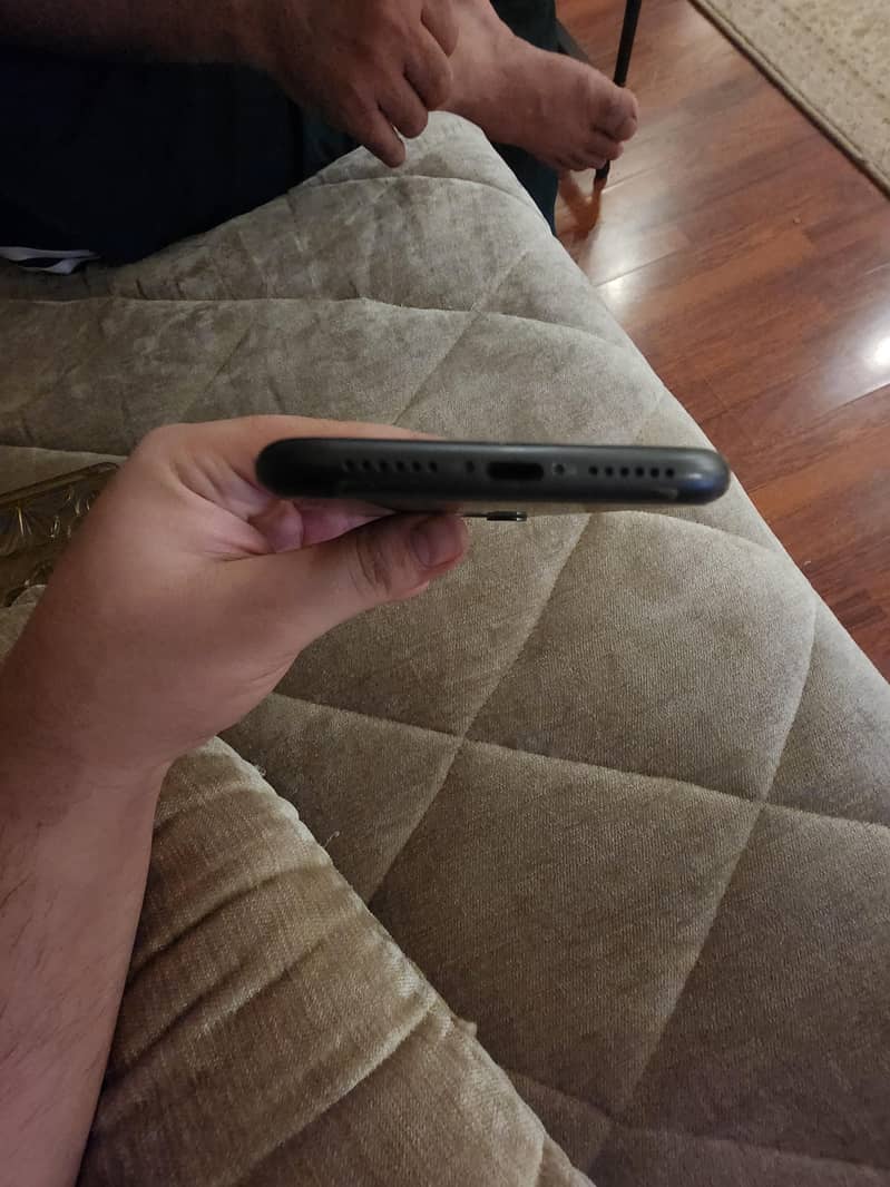 Apple iPhone 11 3