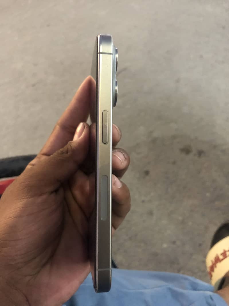 Apple iPhone 15 Pro 1