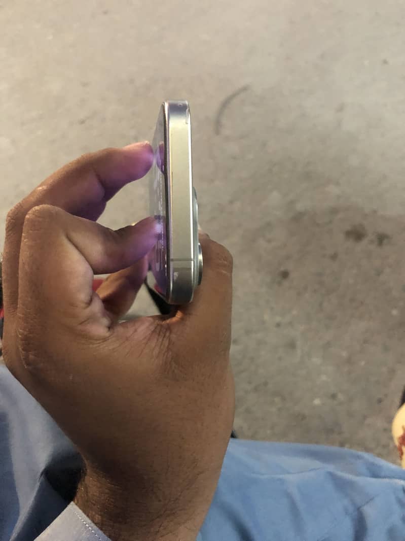 Apple iPhone 15 Pro 3