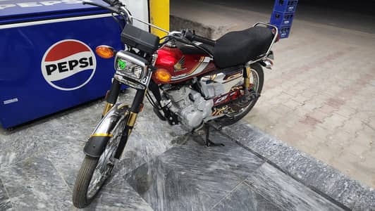 125 Self start 2026 red