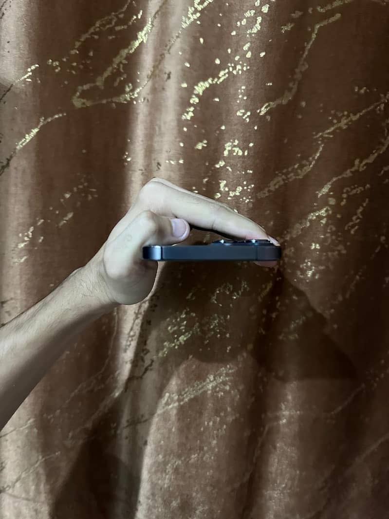 Apple iPhone 13 Pro Max 1