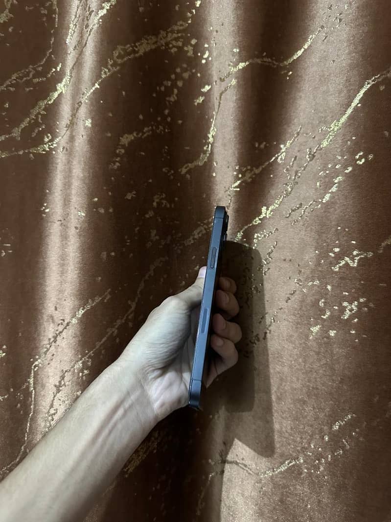 Apple iPhone 13 Pro Max 4