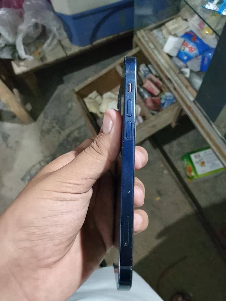 Apple iPhone 12 4