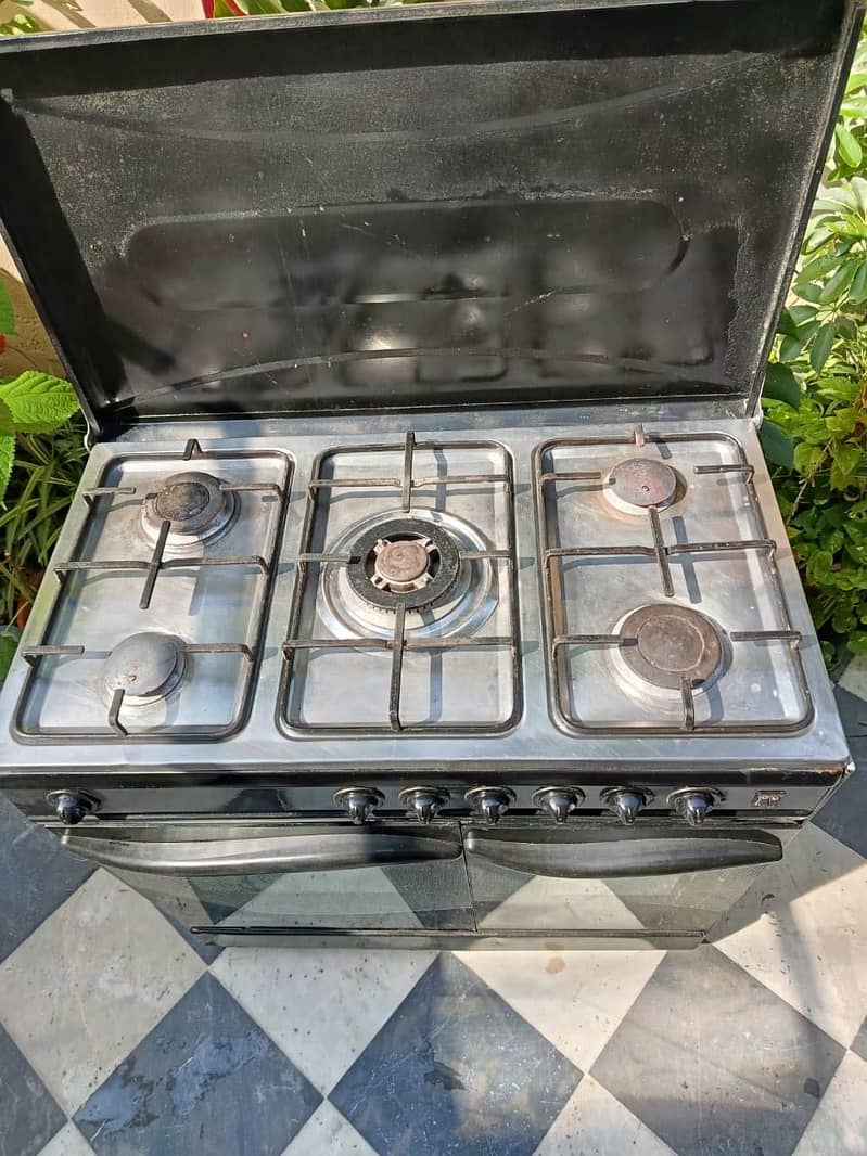 Cooking range in average condition 2