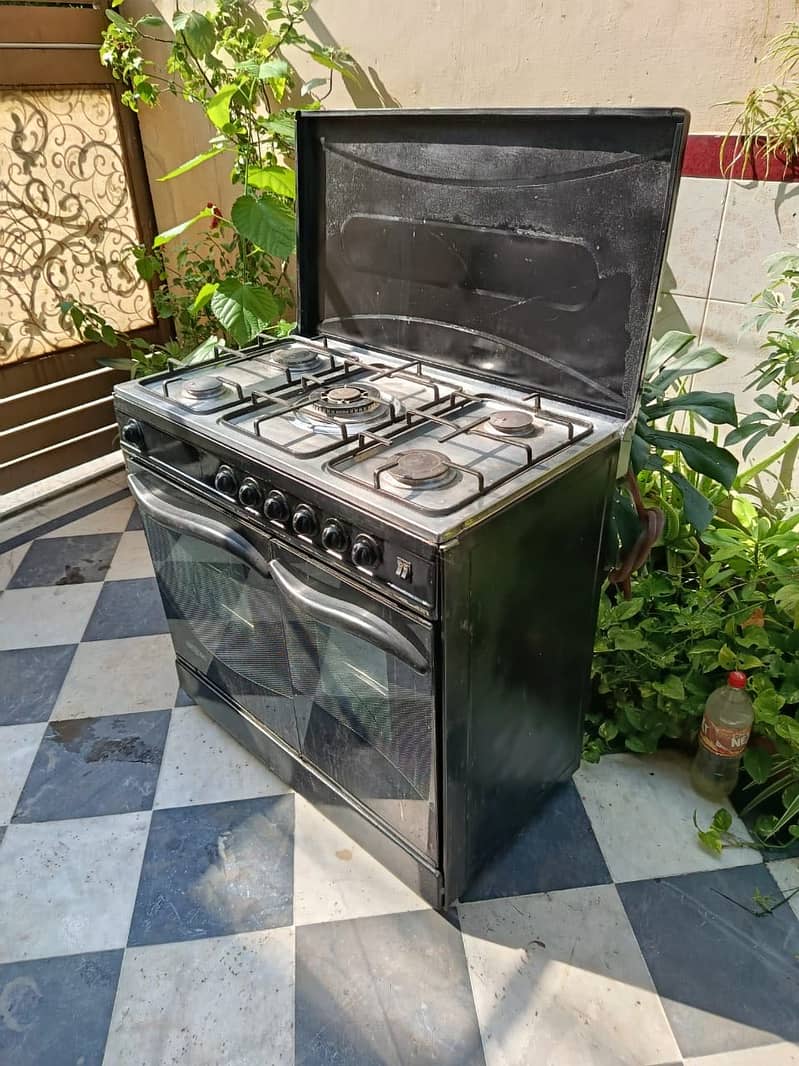 Cooking range in average condition 4