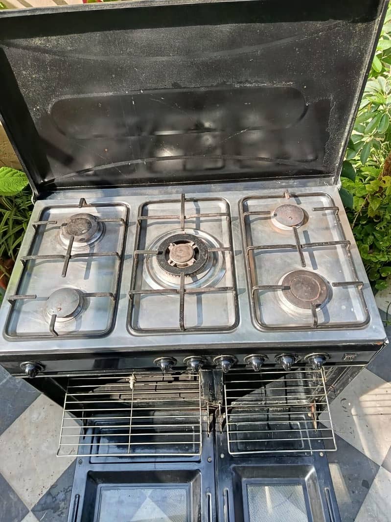 Cooking range in average condition 5