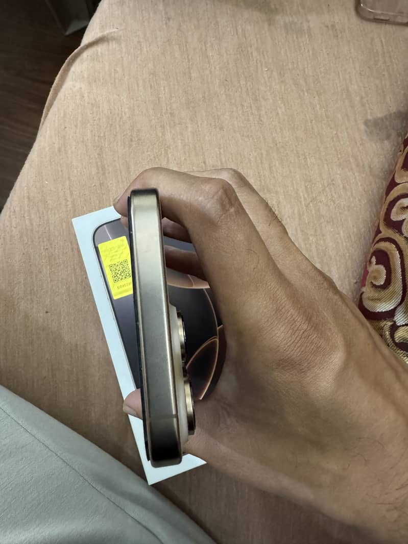 Apple iPhone 16 Pro Max 1