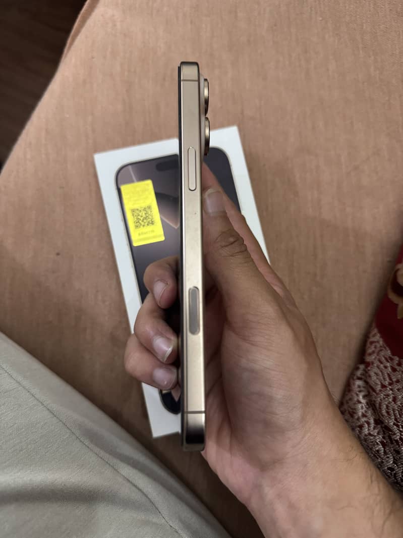 Apple iPhone 16 Pro Max 5