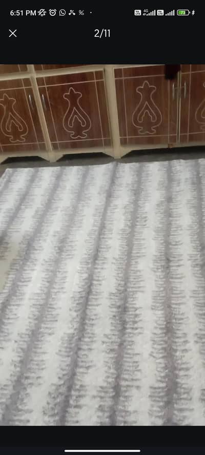 rug for sale size 7 feet / 9 feet