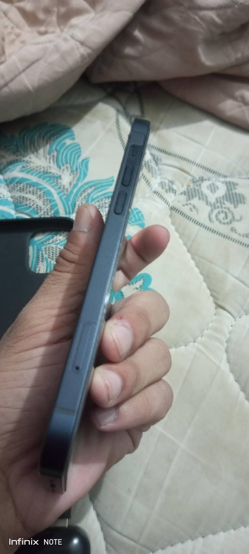 Apple iPhone 12 1