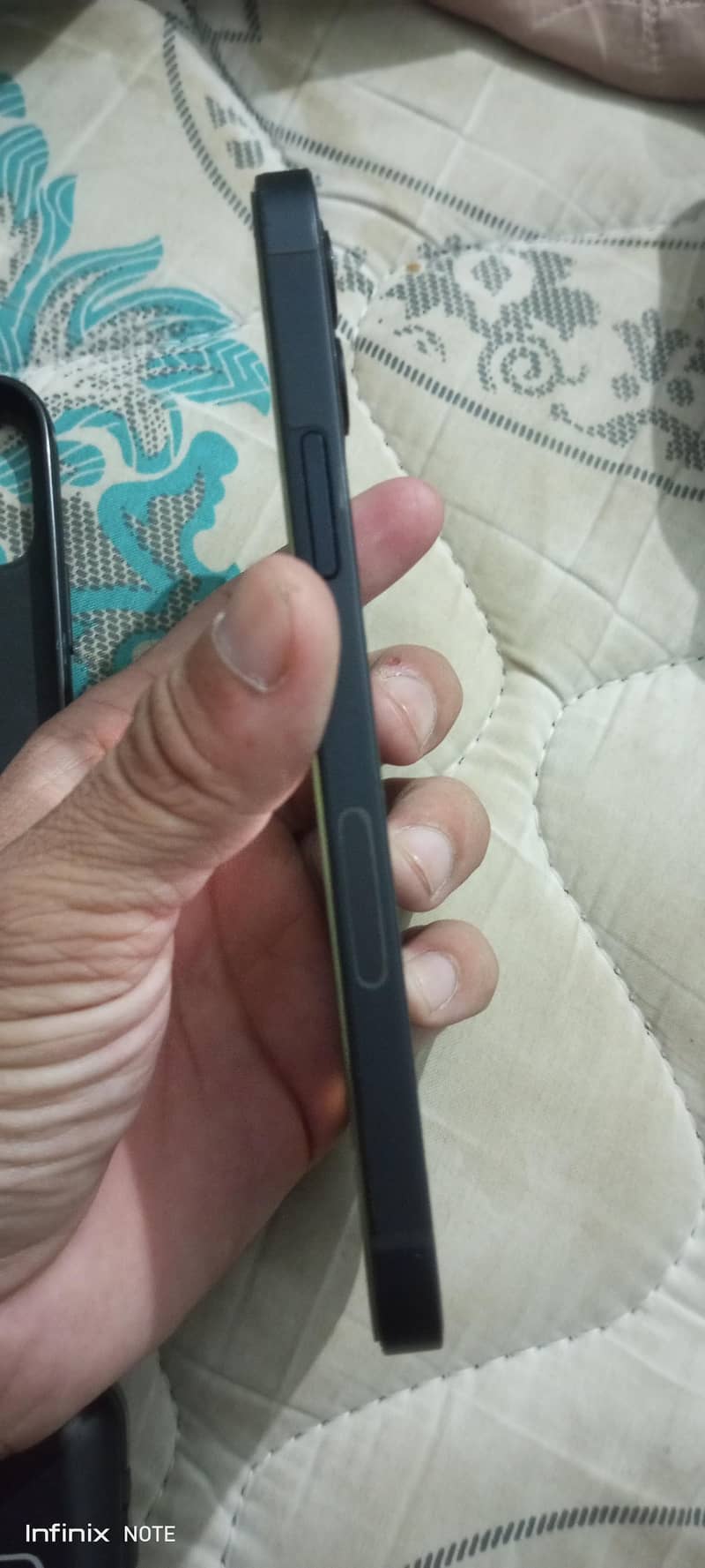 Apple iPhone 12 3