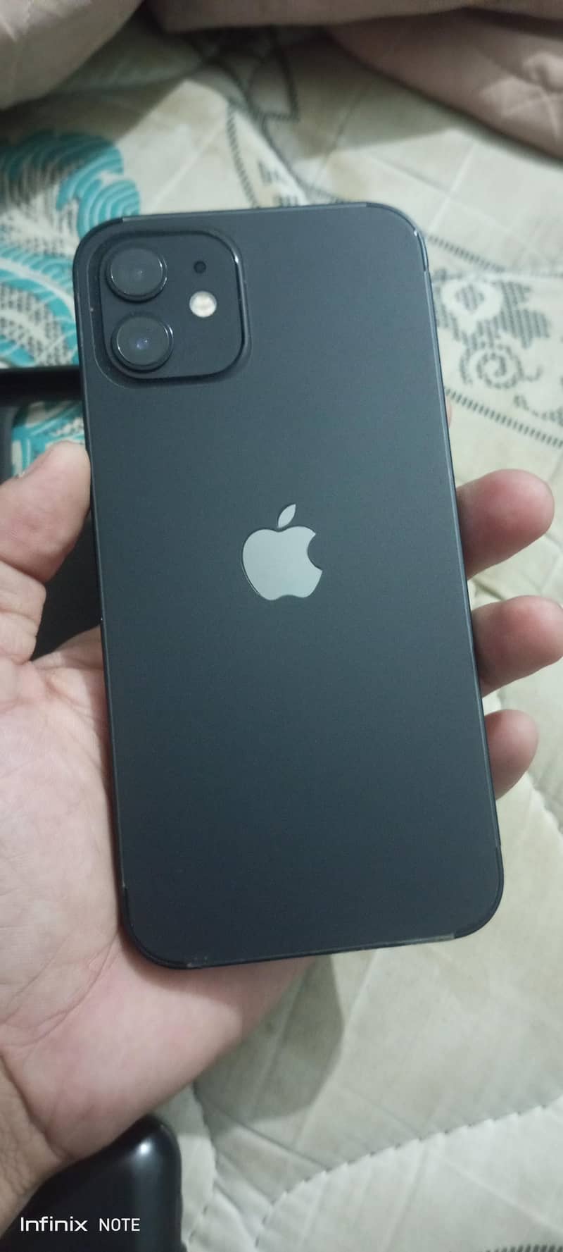 Apple iPhone 12 4