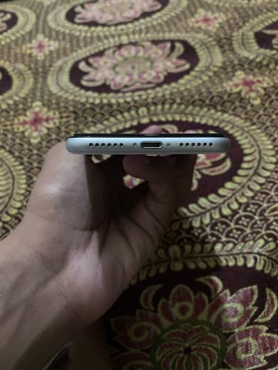 Apple iPhone SE