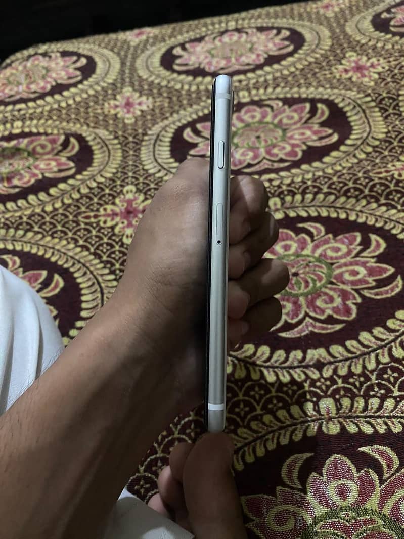 Apple iPhone SE 3