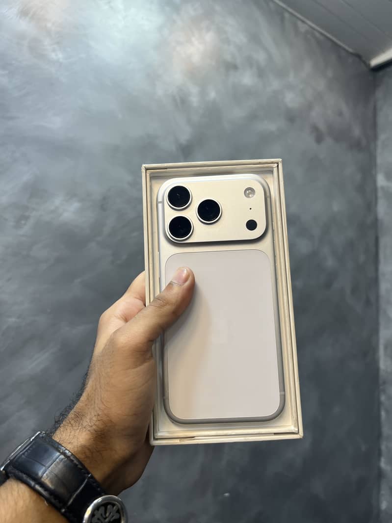 IPHONE 17 PRO 7