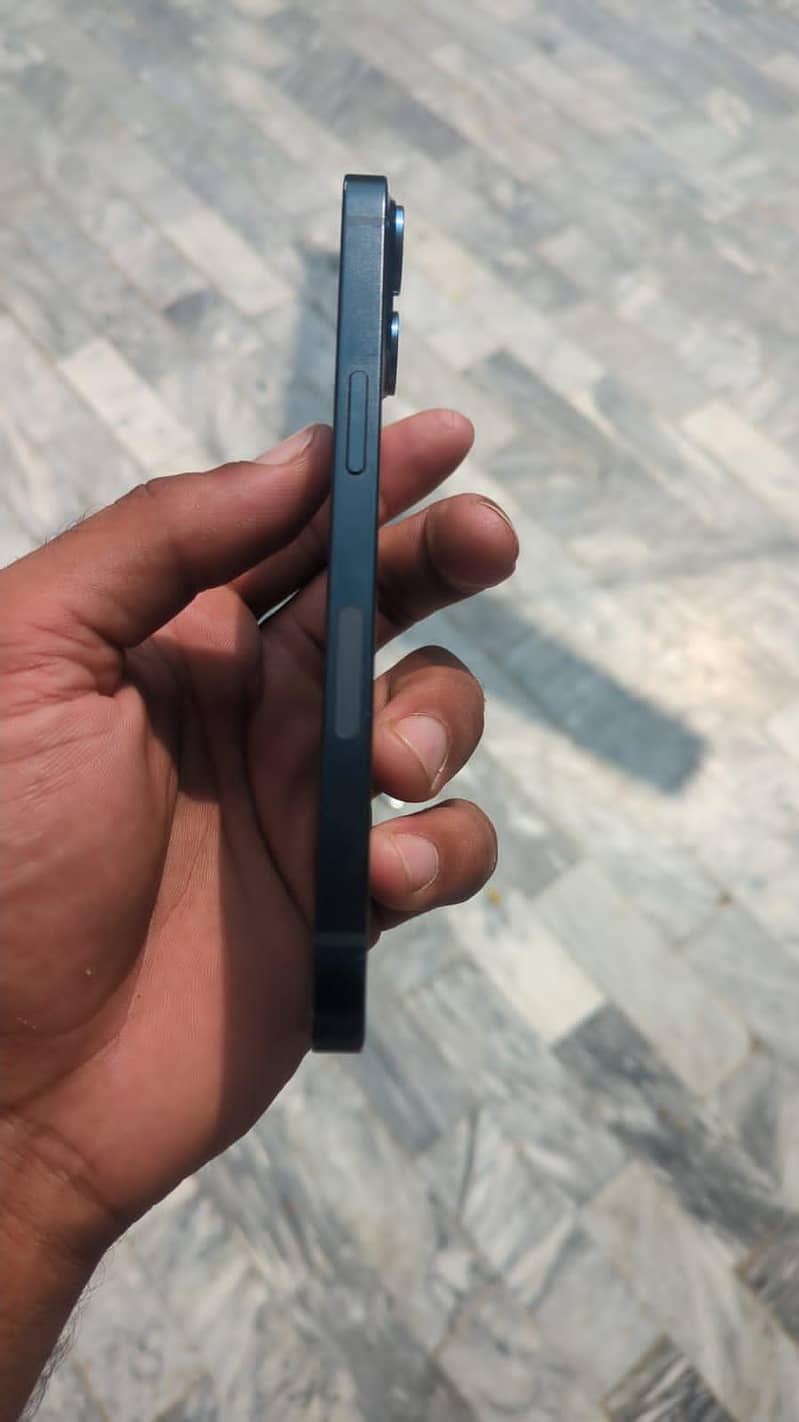 Apple iPhone 13 1