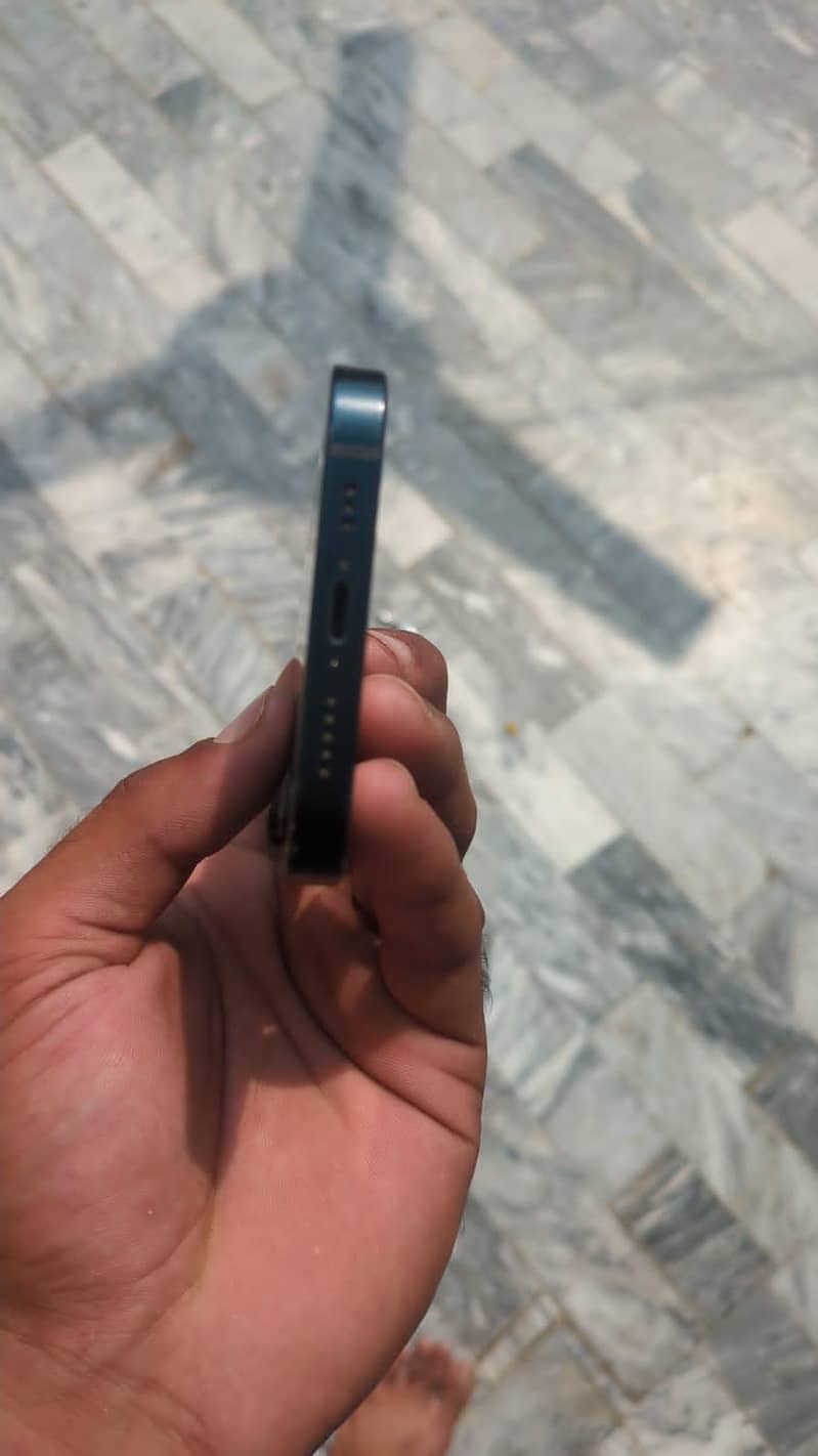 Apple iPhone 13 3