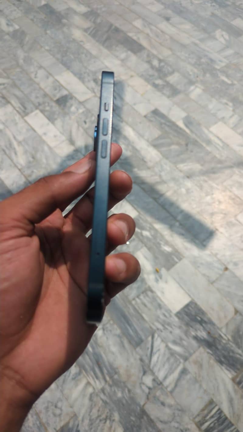 Apple iPhone 13 4