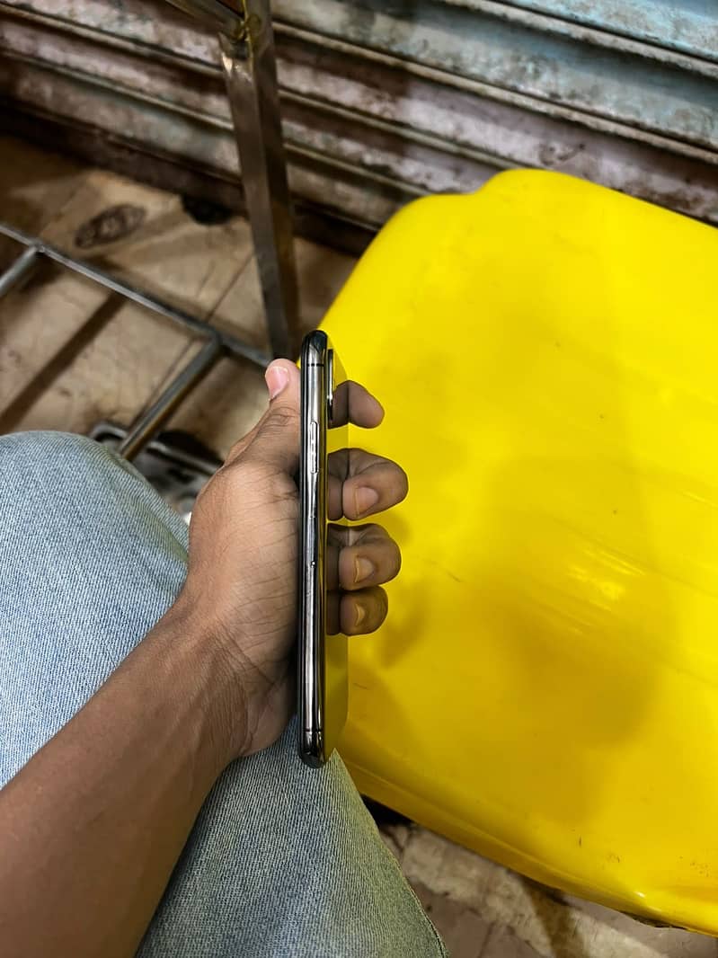 Apple iPhone X 2