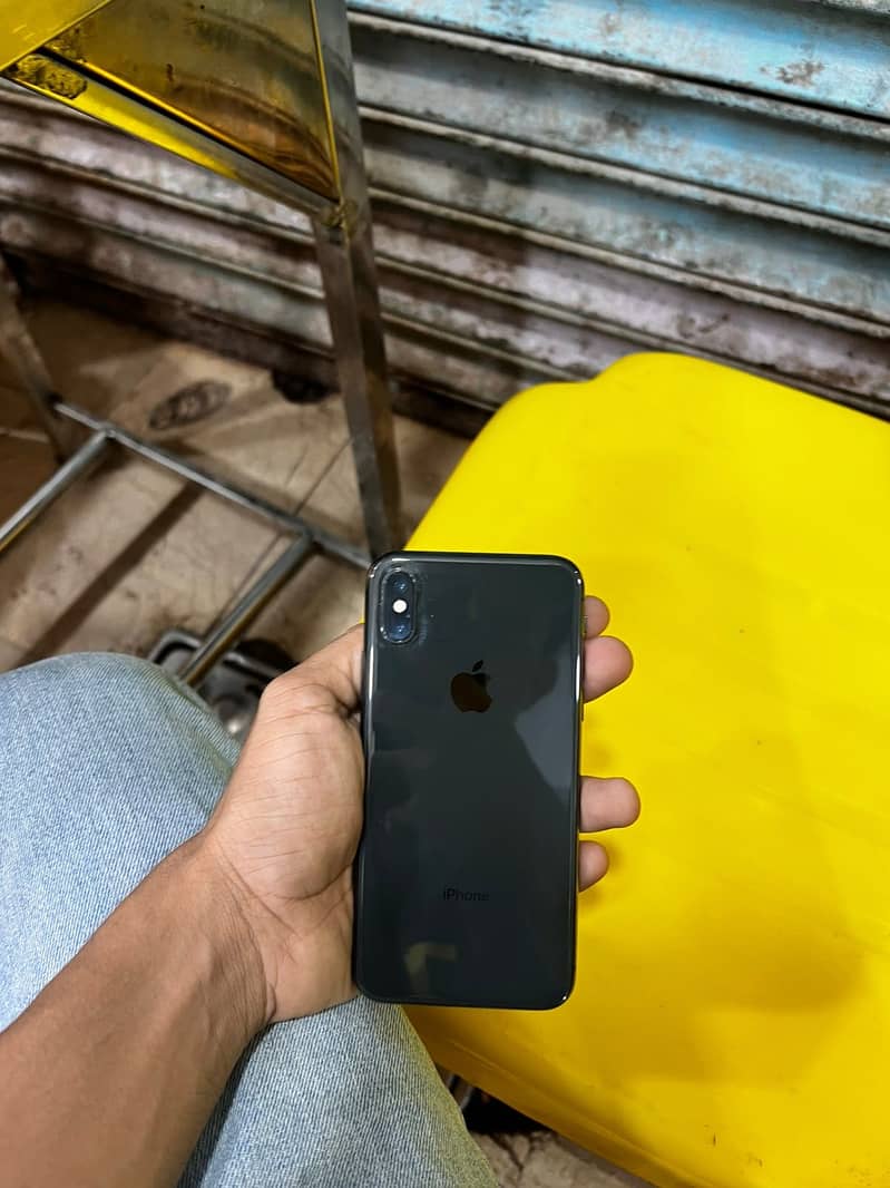 Apple iPhone X 4