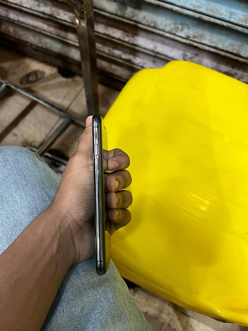 Apple iPhone X 5