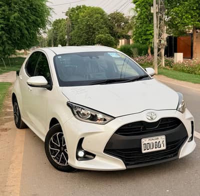 Toyota Yaris 2023 Pearl White Fresh Import 4 grade