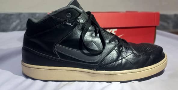 Original Nike Priority Mid Basketball Shoes _ Size 12 US / 46 EU_Black